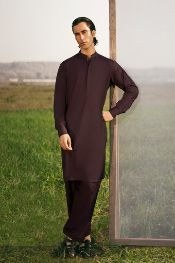 Maroon men's shalwar kameez design with intricate embroidery, ideal for traditional occasions.